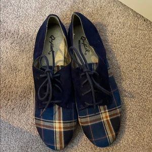 Plaid shoes